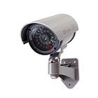 DUMCB40GY Dummy beveiligingscamera | bullet | ip44 | batterij gevoed | buiten | inclusief muurbeugel | grijs