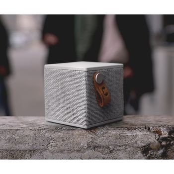 1RB1000CL Bluetooth-speaker rockbox cube fabriq edition 3 w cloud In gebruik foto