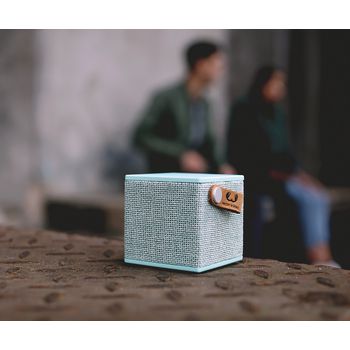 1RB1000PT Bluetooth-speaker rockbox cube fabriq edition 3 w peppermint In gebruik foto