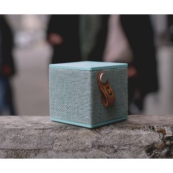 1RB1000PT Bluetooth-speaker rockbox cube fabriq edition 3 w peppermint In gebruik foto
