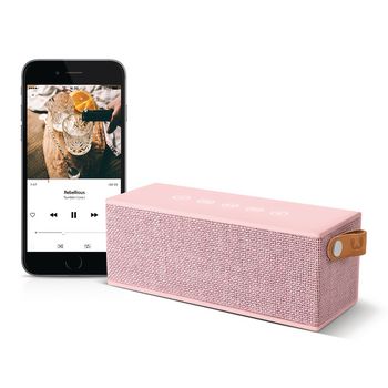 1RB3000CU Bluetooth-speaker rockbox brick fabriq edition 12 w cupcake In gebruik foto