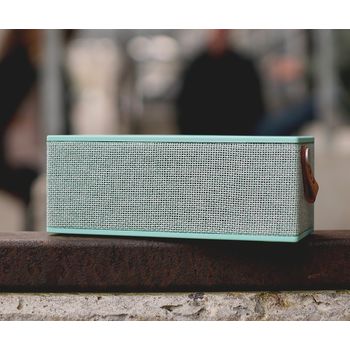 1RB3000PT Bluetooth-speaker rockbox brick fabriq edition 12 w peppermint In gebruik foto
