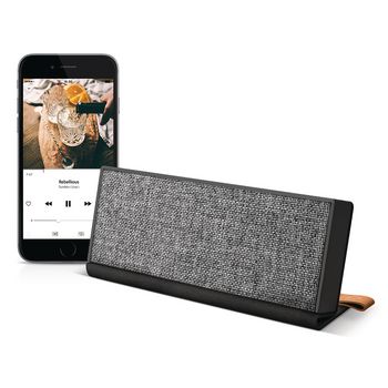 1RB4000CC Bluetooth-speaker rockbox fold fabriq edition 10 w concrete In gebruik foto