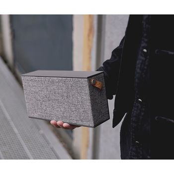 1RB5000CC Bluetooth-speaker rockbox chunk fabriq edition 20 w concrete In gebruik foto