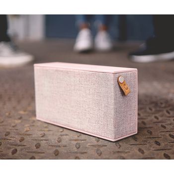 1RB5000CU Bluetooth-speaker rockbox chunk fabriq edition 20 w cupcake In gebruik foto