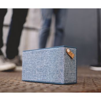 1RB5000IN Bluetooth-speaker rockbox chunk fabriq edition 20 w indigo In gebruik foto