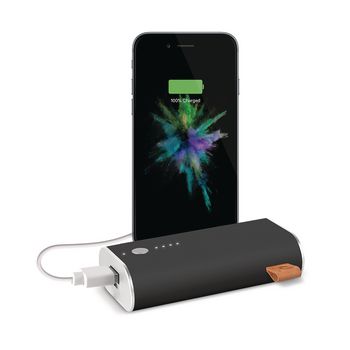 2PB2000CC Draagbare powerbank 6000 mah usb concrete In gebruik foto