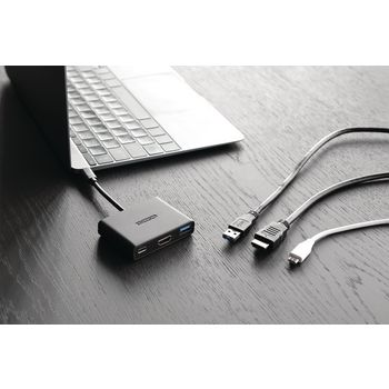 CN-365 Adapter usb-c male - usb a female / usb-c female / hdmi female zwart In gebruik foto