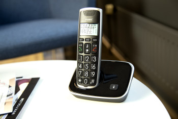 FX-6020 Dect seniorentelefoon met grote toetsen en 2 handsets zwart Product foto