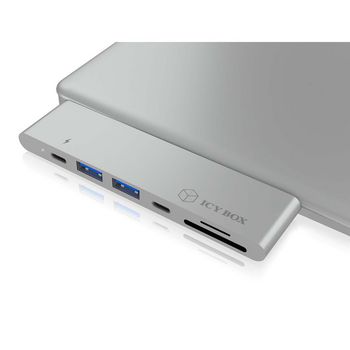 IB-DK4037-2C Dockingstation macbook pro 5-poorts zilver In gebruik foto
