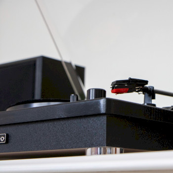 LS-101BK Riemaandrijving houten platenspeler met bluetooth-ontvangst en 2 externe luidsprekers Product foto