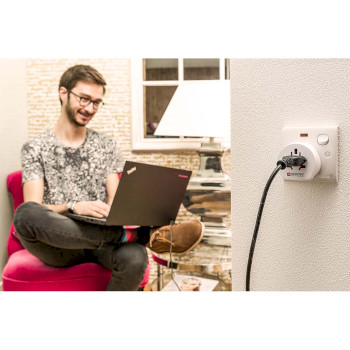 SKR1500202E Reisadapter combo - wereld-naar-zuid-afrika geaard Product foto