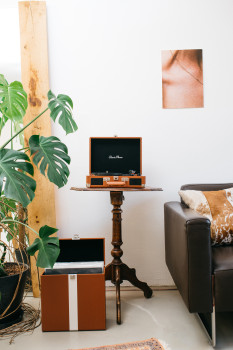 TT-10BN Koffer platenspeler met 2 ingebouwde speakers bruin Product foto